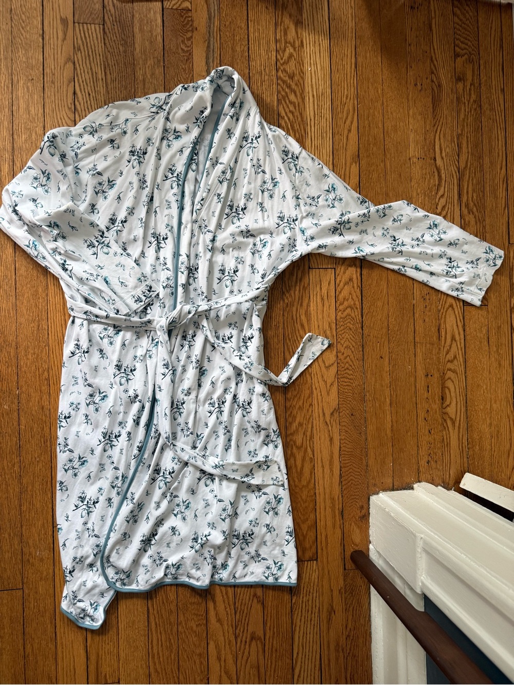 LAKE Floral Robe - Size Medium